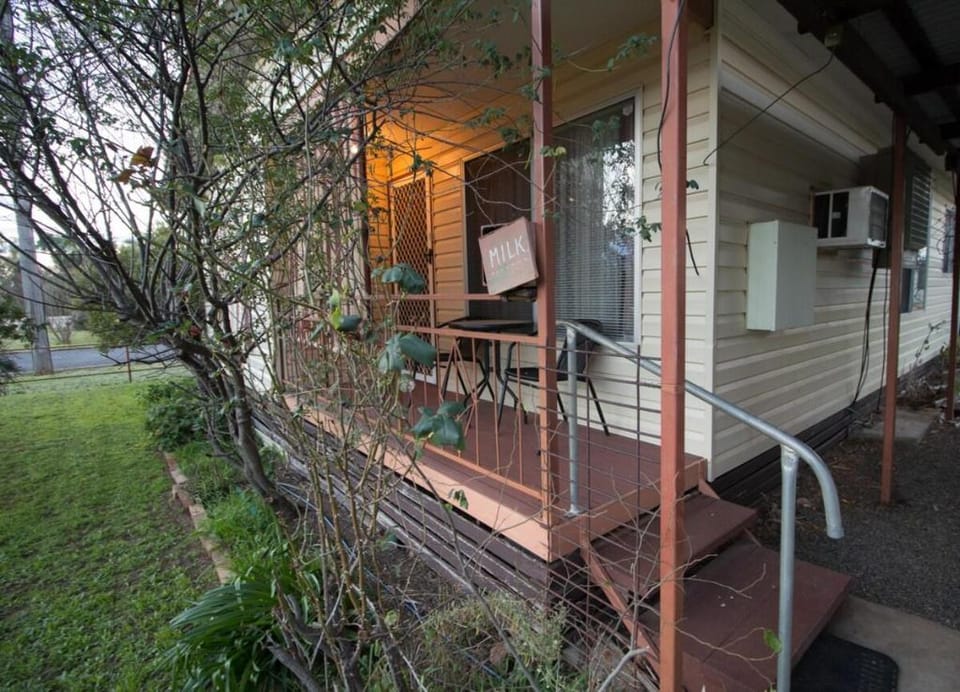 Cottage plus Caravan Stay close to CBD Vacation rental in New South Wales