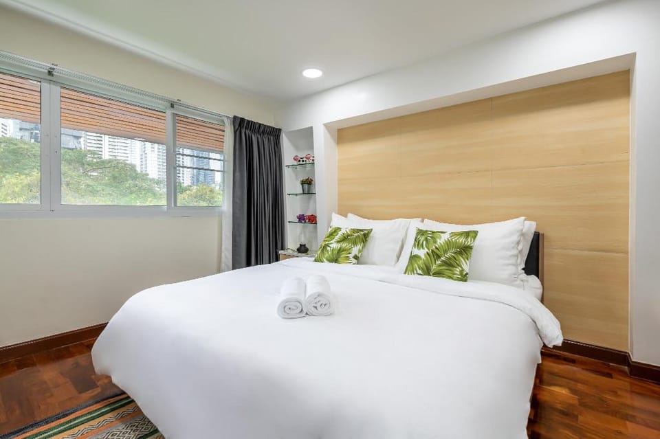 At FOUR _6 Bed_CITY CENTER_Nana BTS_ MBK_ Siam  Vacation rental in Bangkok
