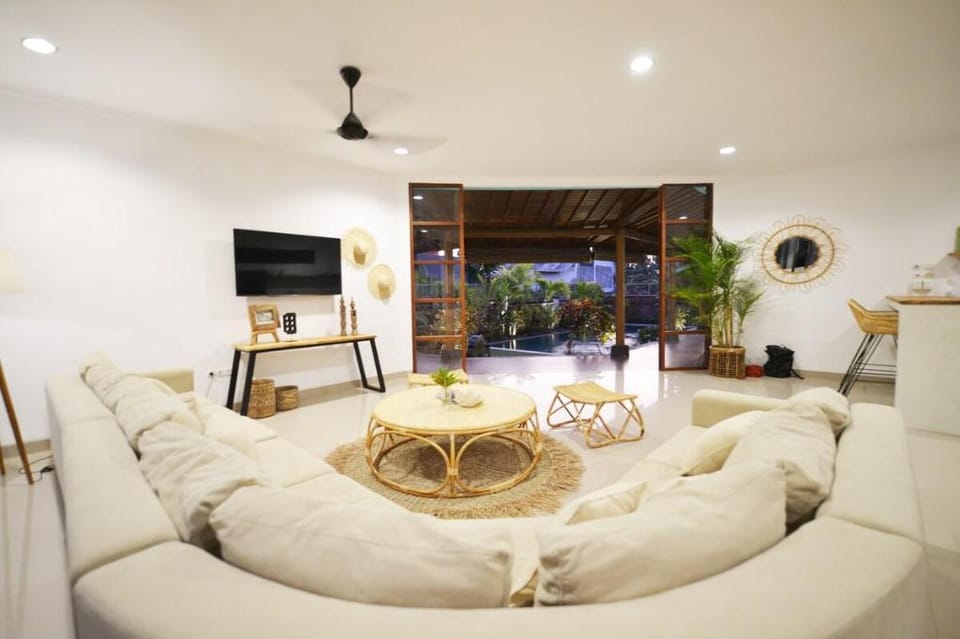 Big FAMILY FRIENDLY Villa, Large pool & Netflix Villa in North Kuta