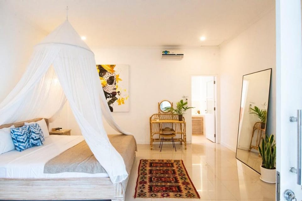 Quiet Family Friendly Villa, 5minWALK 2 Fins Beach Villa in North Kuta