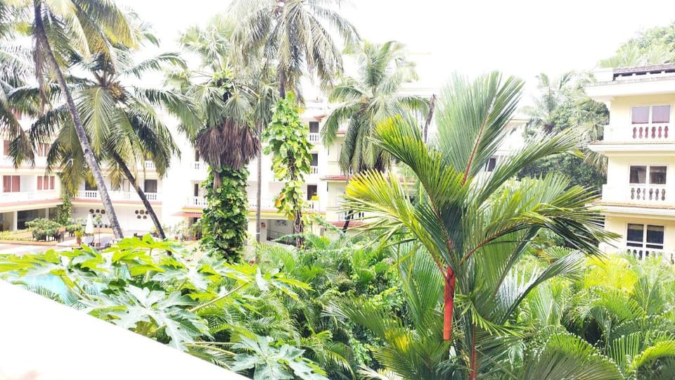 Seacoast Retreat- Lovely 2 BHK condo with pool Apartment in Benaulim