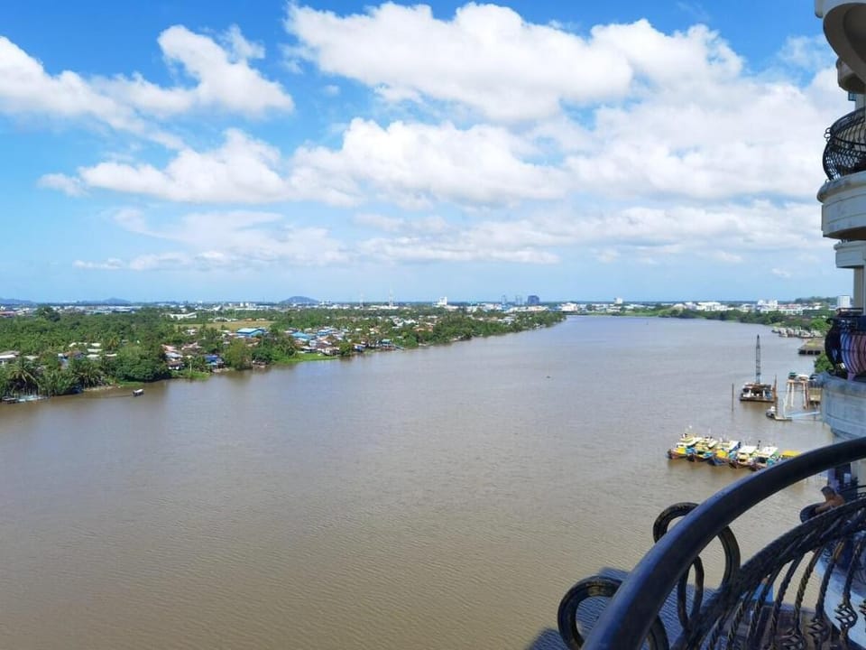 Jeff and Ricky Homestay 42 @ Riverine Apartment Vacation rental in Kuching