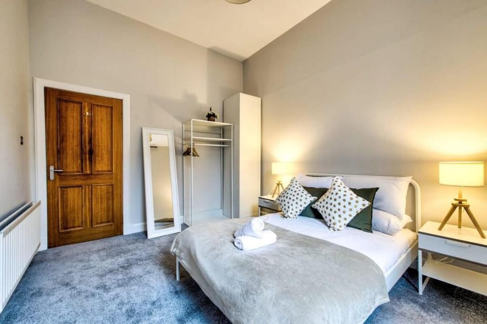 Stylish & Spacious 3 Bed Apt in West End Apartment in Glasgow