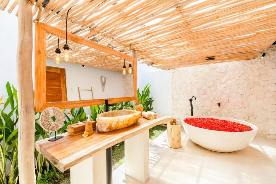 Villa Chandika - 4 BDR, private Pool, near beach Villa in Kuta