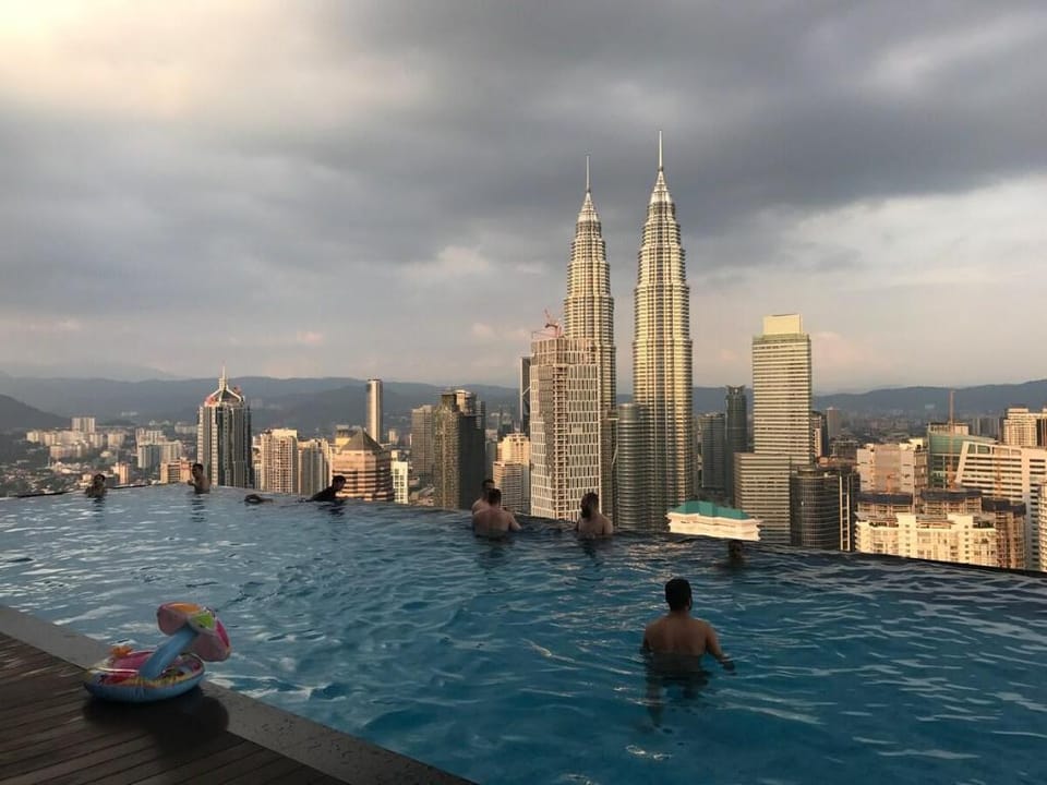 KL Elegant Romantic Sky Beauty阳光玻璃时尚屋 ～俯瞰高层吉隆坡塔夜景  Apartment in Federal Territory of Kuala Lumpur