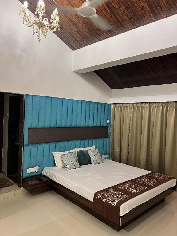 LV 1 . Luxury villas for you idle for your family Vacation rental in Lonavla