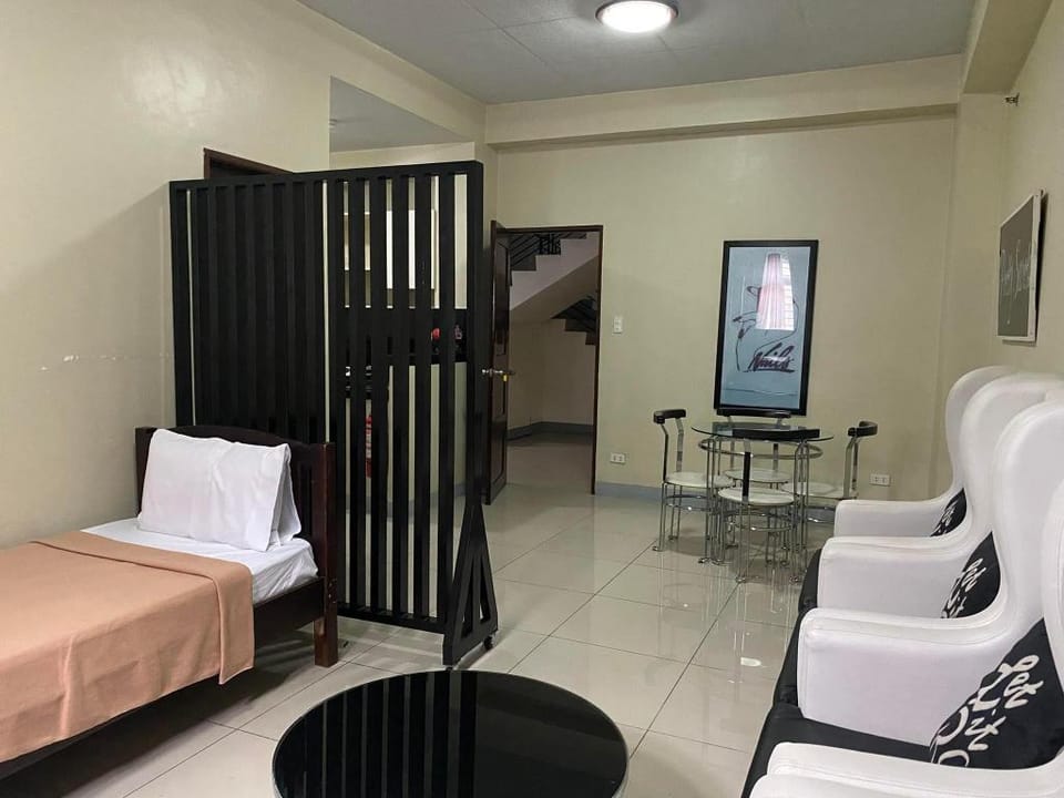 Les Sarfenelle Unit 2B-B Apartment in Baguio
