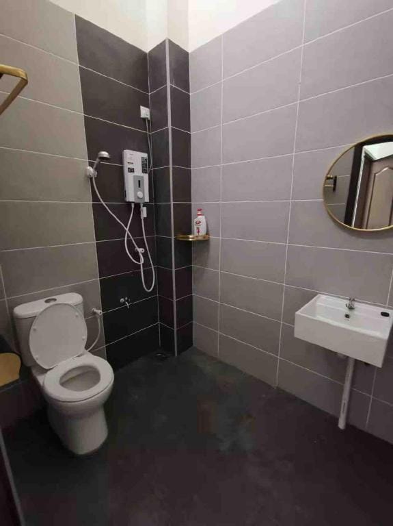 cheerful 3 bedroom with free parking Vacation rental in Johor