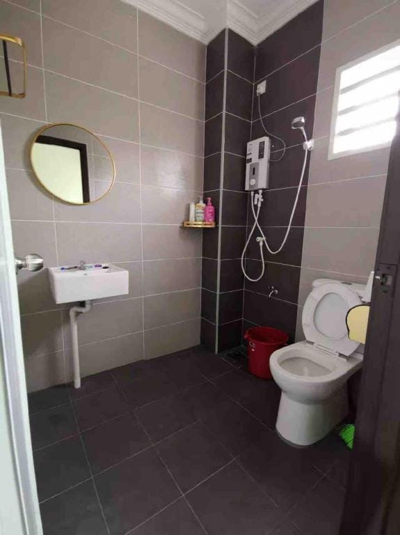 cheerful 3 bedroom with free parking Vacation rental in Johor