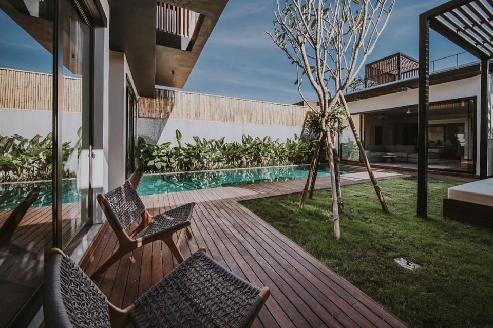 LUXURY 4 BR VILLA 5 MIN WALK BERAWA BEACH CANGGU Villa in North Kuta