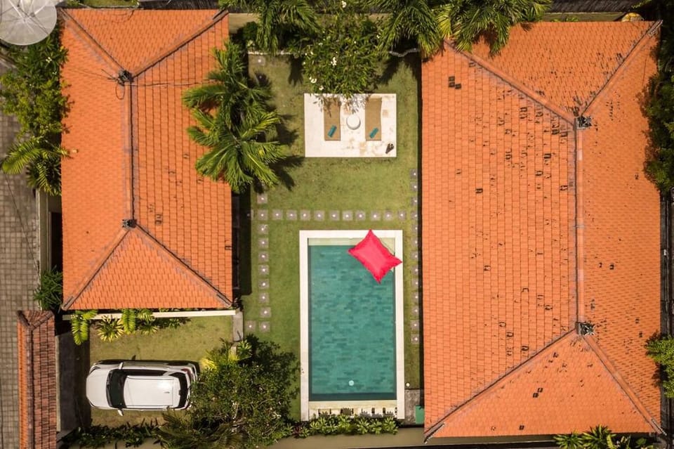 CASA BEGJA I 2BR Villa w Private Pool in Mertanadi Villa in North Kuta
