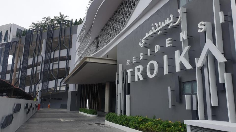 Prestige Troika 2R1B with Netflix and WiFi (16-06) Apartment in Malaysia