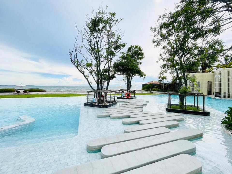 O2 Luxurious 1BR Sea View High FL Veranda Pattaya  Apartment in Pattaya City