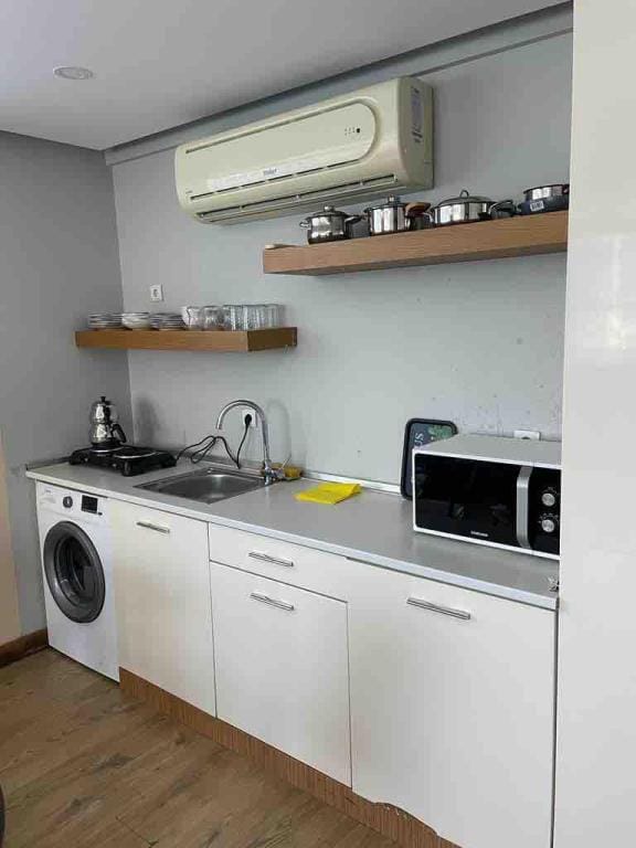 Uydukentin cazibe merkezinde. Yeni dekore edilmiş Apartment in Istanbul