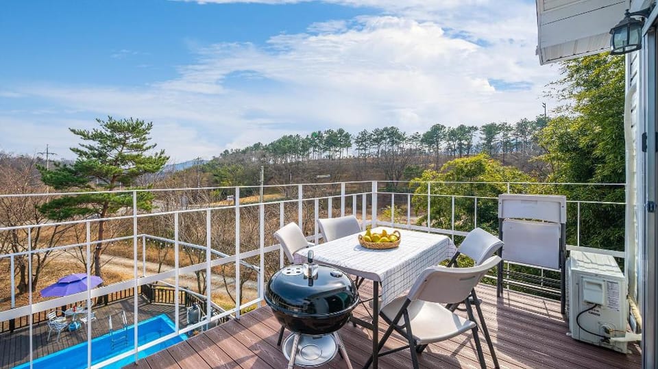 kyeongju changdelier pension Bed and Breakfast in South Korea