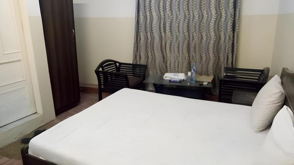 FOUR SEASON GUEST HOUSE Hotel in Karachi