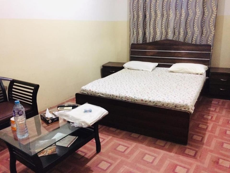 FOUR SEASON GUEST HOUSE Hotel in Karachi