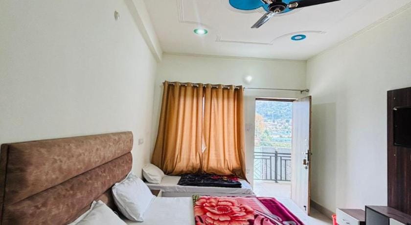 Hotel lake View Paradise Hotel in Uttarakhand