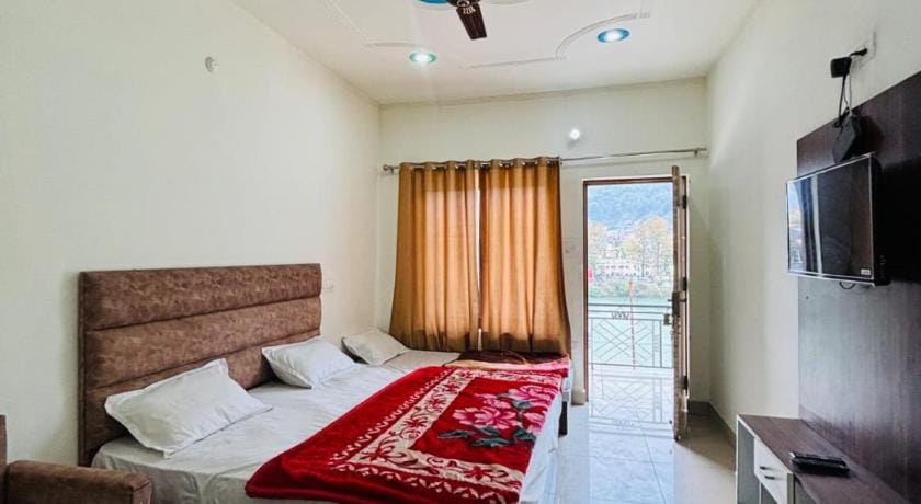 Hotel lake View Paradise Hotel in Uttarakhand