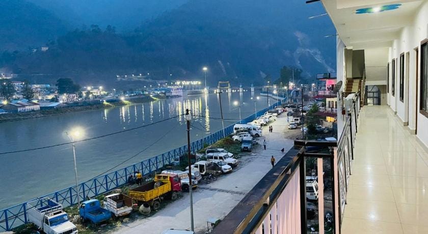 Hotel lake View Paradise Hotel in Uttarakhand