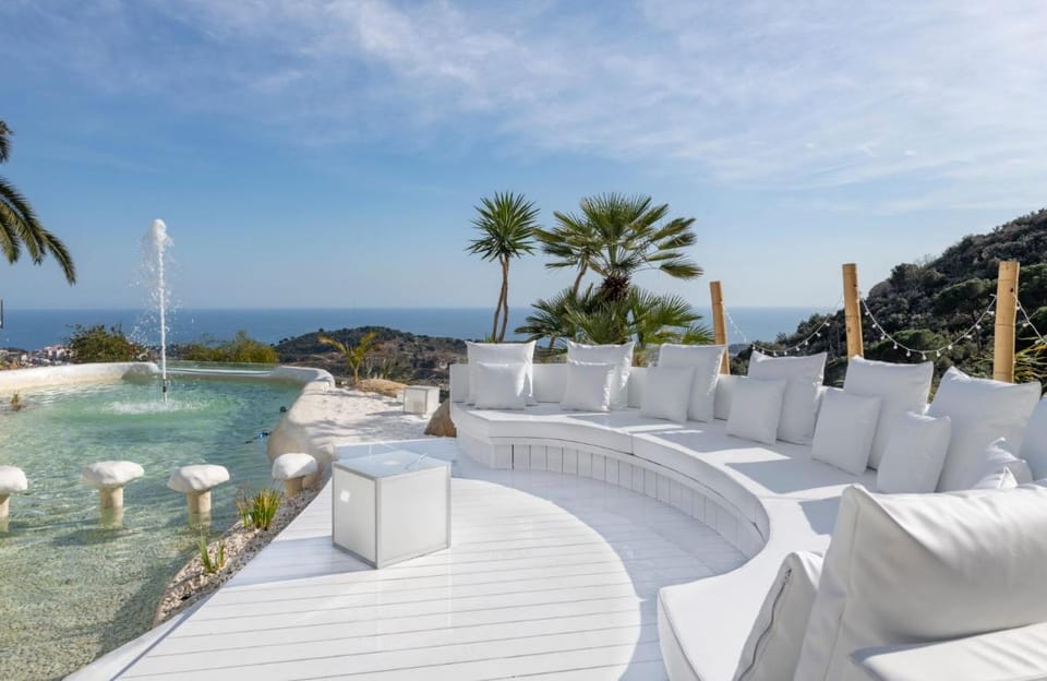 Ibiza Style Barcelona Villa, stunning see views Villa in Barcelonès