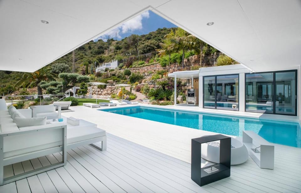 Ibiza Style Barcelona Villa, stunning see views Villa in Barcelonès