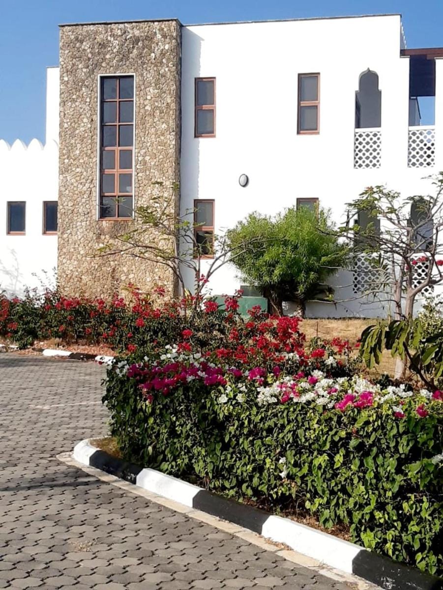 Lux Suites 3 Bedroom Sultan Palace Town House Apartment in Kenya