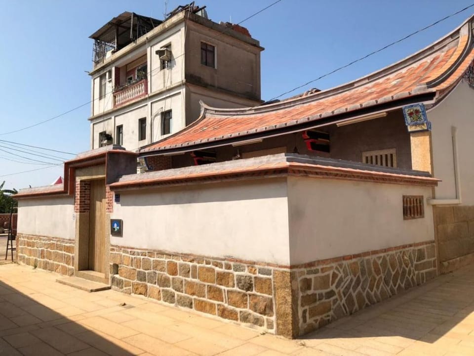 Casa Wisteria (金門紫雲廬古厝包棟民宿) Bed and Breakfast in Fujian