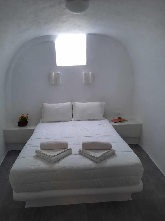 Luxurious villa with caldera view Villa in Santorini