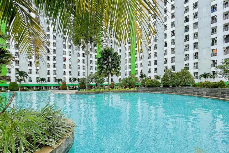 RedLiving Apartemen Green Lake View Ciputat Nusantara Rooms Tower E Hotel in South Jakarta City