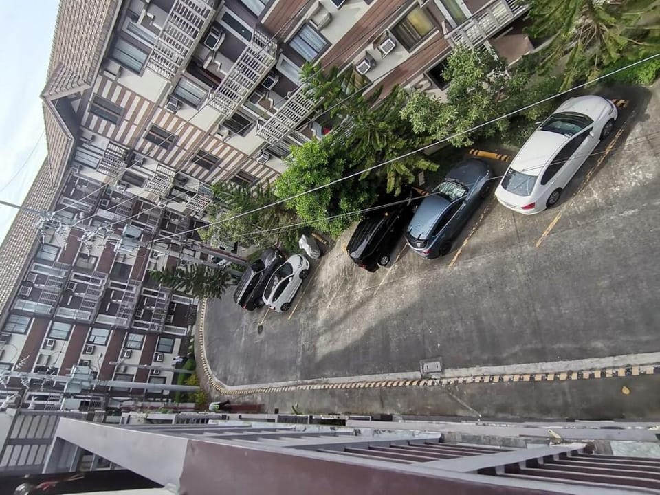 Very Affordable 1-Bedroom Flat near NAIA Apartment in Muntinlupa