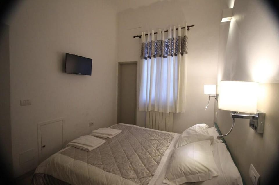 Margherita-Silent room on City center Apartment in Florence