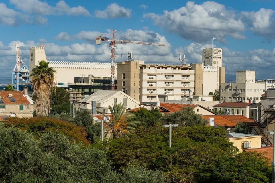ROMSUITES - Panoramic views of the Bahá'í gardens Apartment in Haifa