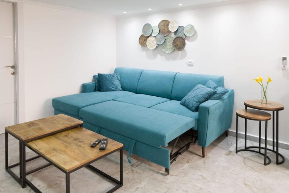 ROMSUITES - Jacuzzi & pool table Haifa center Vacation rental in Haifa
