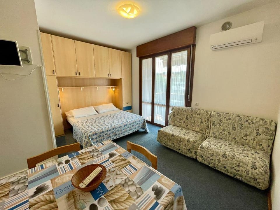 Studio with terrace for 4 people - swimming pool near the beach Apartment in Porto Santa Margherita