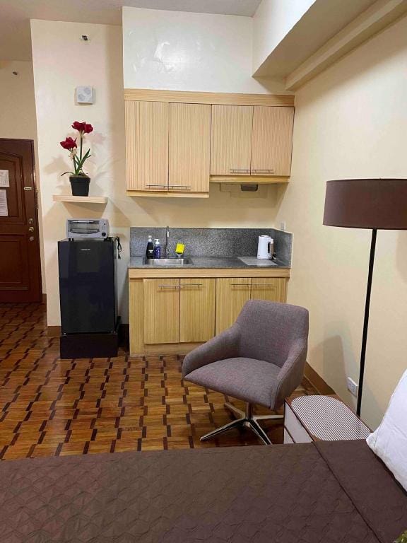 Serene 1 Bedroom Condominium across Greenbelt 5 Apartment in Pasay