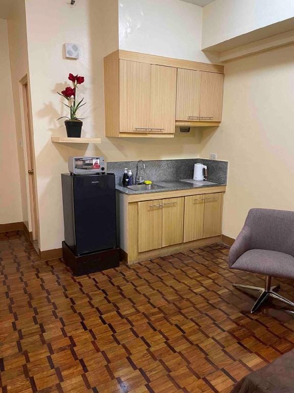 Serene 1 Bedroom Condominium across Greenbelt 5 Apartment in Pasay
