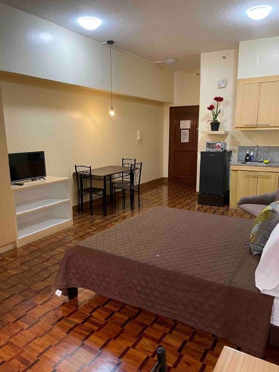 Serene 1 Bedroom Condominium across Greenbelt 5 Apartment in Pasay