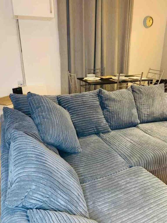 JQ Centre 1 Bed Whole Apartment Birmingham Vacation rental in Birmingham