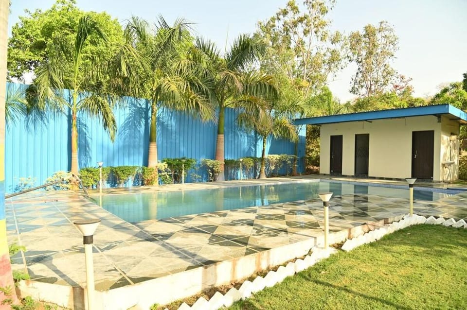 FARM HOUSE WITH SWIMMING POOL &GREENERY EVERYWHERE Villa in India