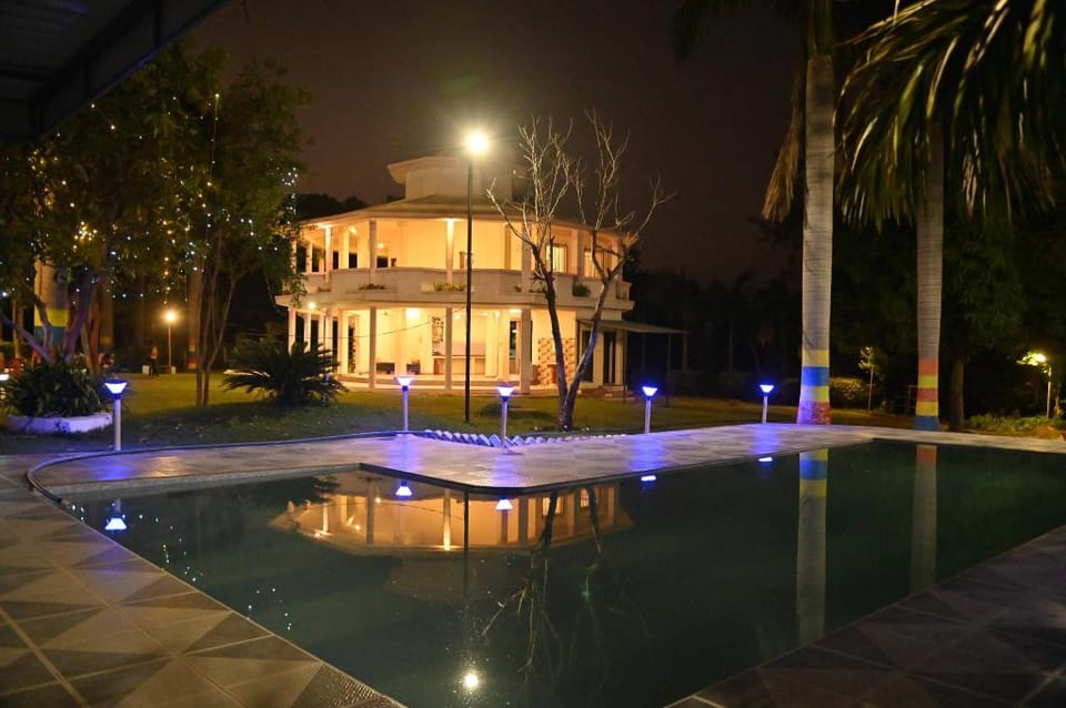 FARM HOUSE WITH SWIMMING POOL &GREENERY EVERYWHERE Villa in India