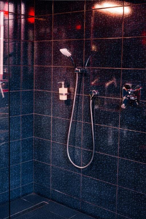 ROOM 21 - Rare Chromatherapy Relaxation Gem! Apartment in Brasov