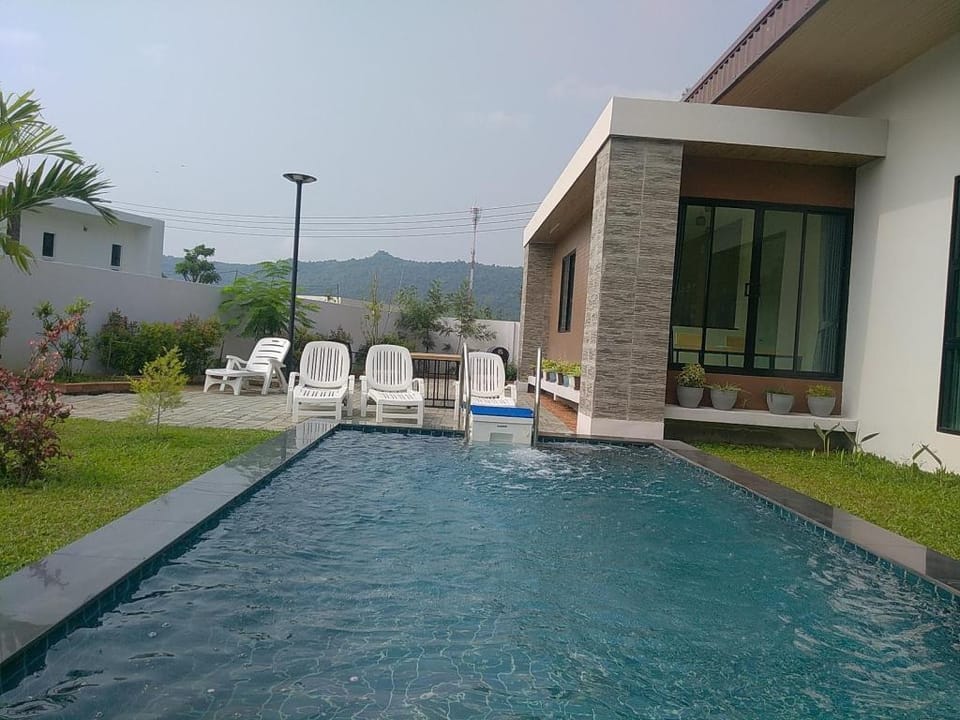 NATUR POOL VILLA KHAOYAI Villa in Laos