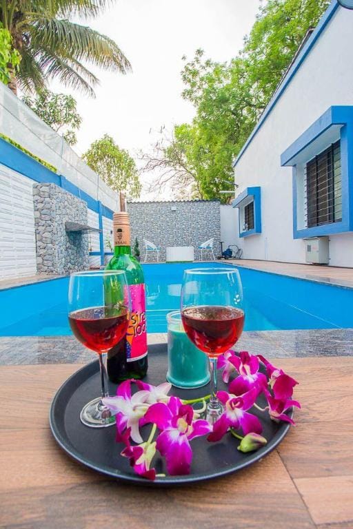 A plush and serene  3BHK pool villa in nashik. Villa in Maharashtra