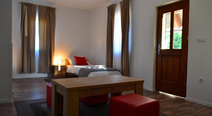 Guesthouse Natura Hotel in Jezerce