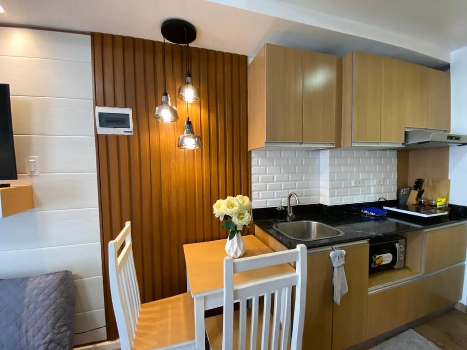 AMANI 729 | Near Mactan Airport w/ 100 Mbps WIFI Apartment in Lapu-Lapu City