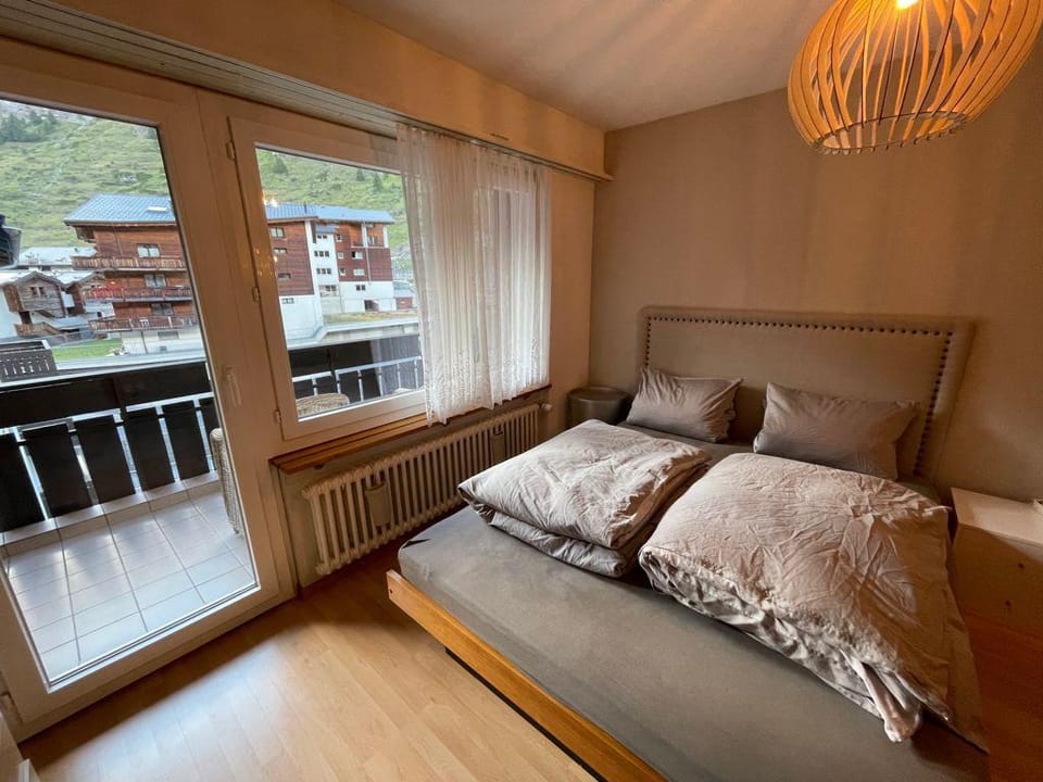 AMAZING LOCATION, CLOSE TO SKILIFT, GOOD PRICE!! Apartment in Zermatt