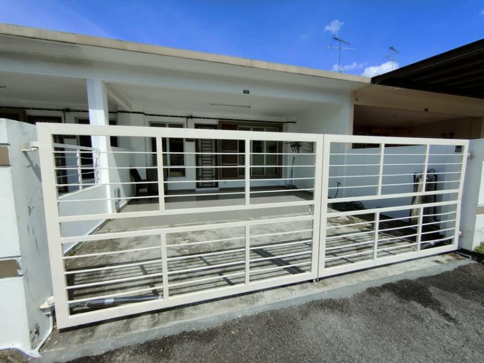 Indahpura Kulai Land House 7227 4R7P near Jpo AEON Vacation rental in Johor