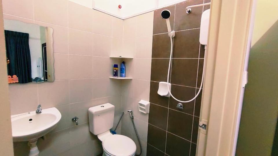 Indahpura Kulai Land House 7227 4R7P near Jpo AEON Vacation rental in Johor