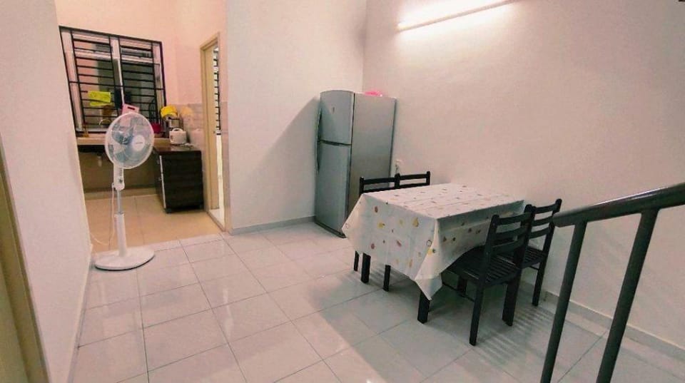 Indahpura Kulai Land House 7227 4R7P near Jpo AEON Vacation rental in Johor
